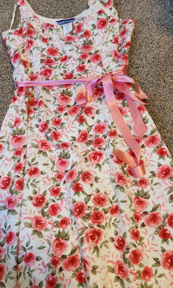 Jessica Howard Sleeveless Floral Dress, Button And Tie Accent, Lined, Size 10.
